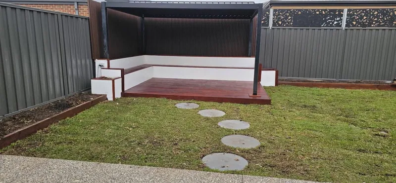 Raised garden beds, seating and paving by EKO